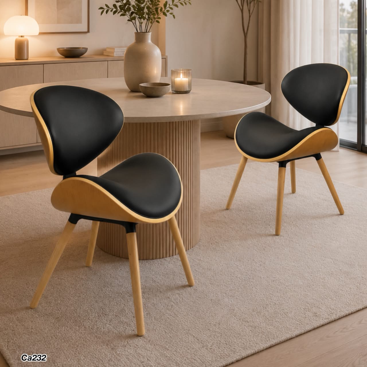 Silla base de madera y asiento negro en policuero  73.5cm* 50cm* 49cm