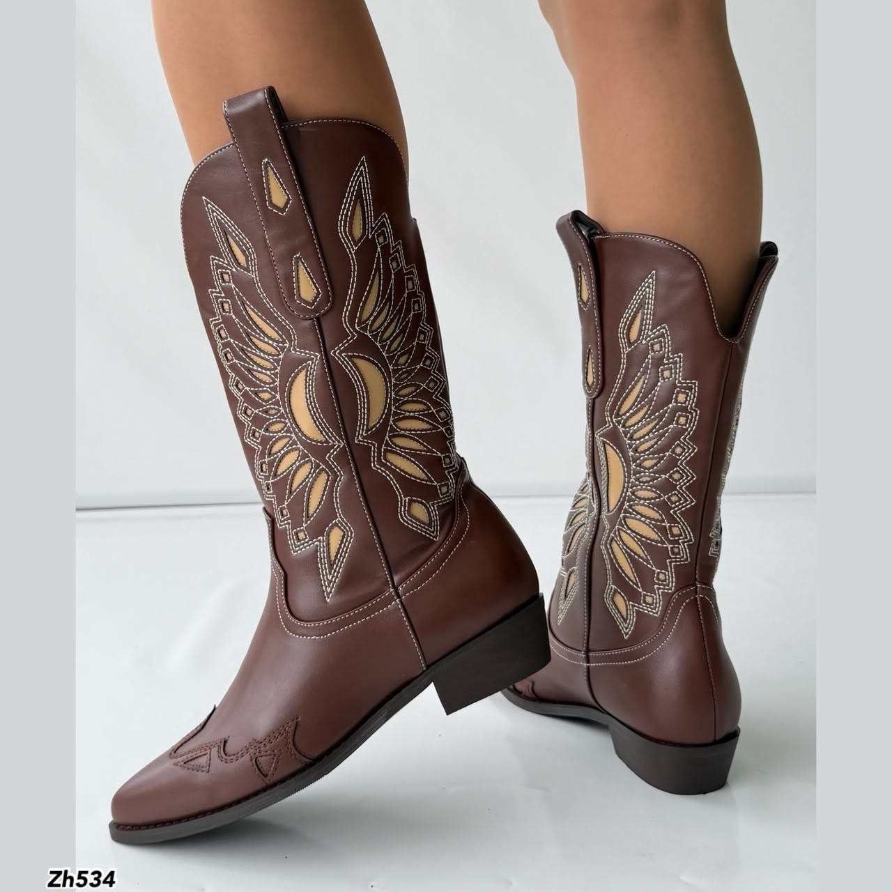 Bota texana café detalles beige tacon 4cm  HX3357-C1772