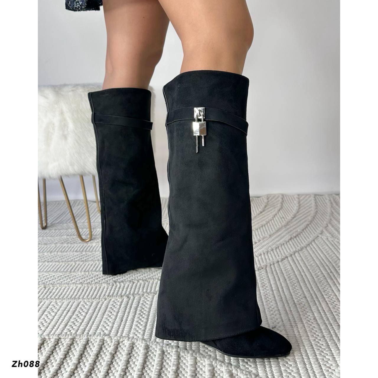 Bota caña alta negro doblez detalle plateado tacon corrido 8cm  255-005