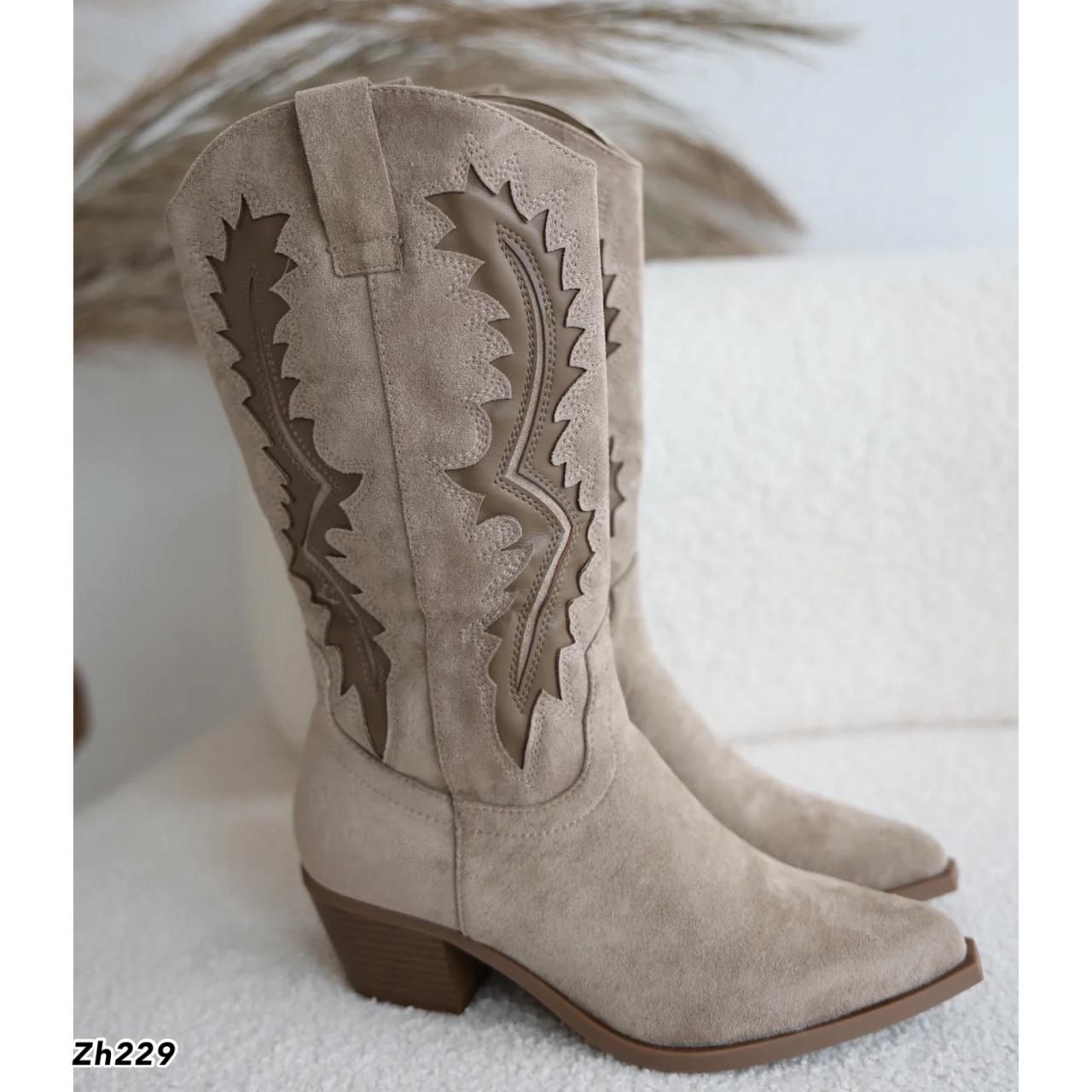 Bota texana beige detalles tacon 6cm  A9998   C-79
