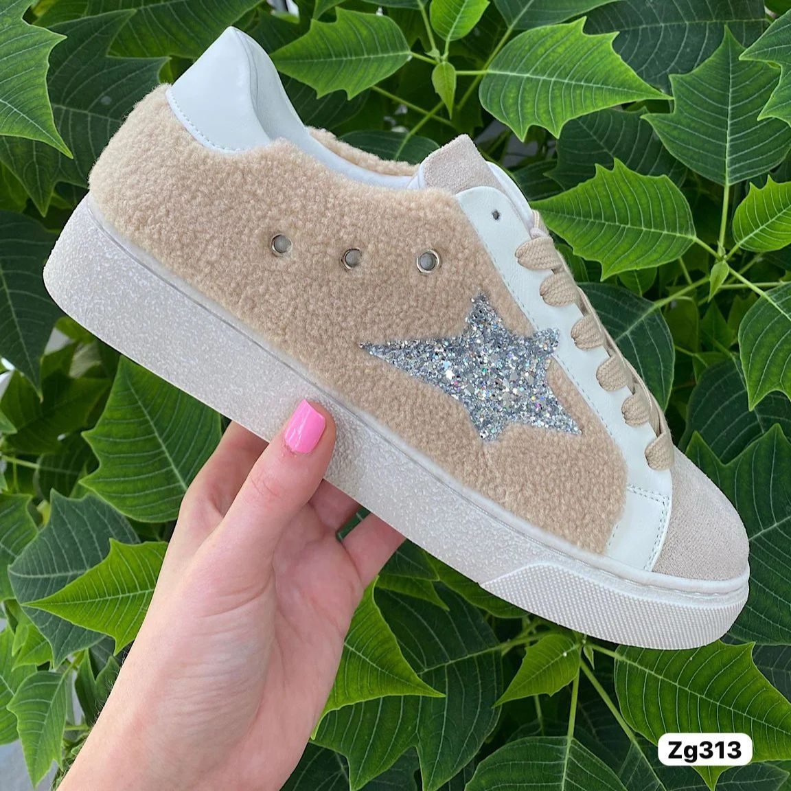 Tenis beige detalle peluche aplique plateado brillante suela 3cm  FY0801  C-37