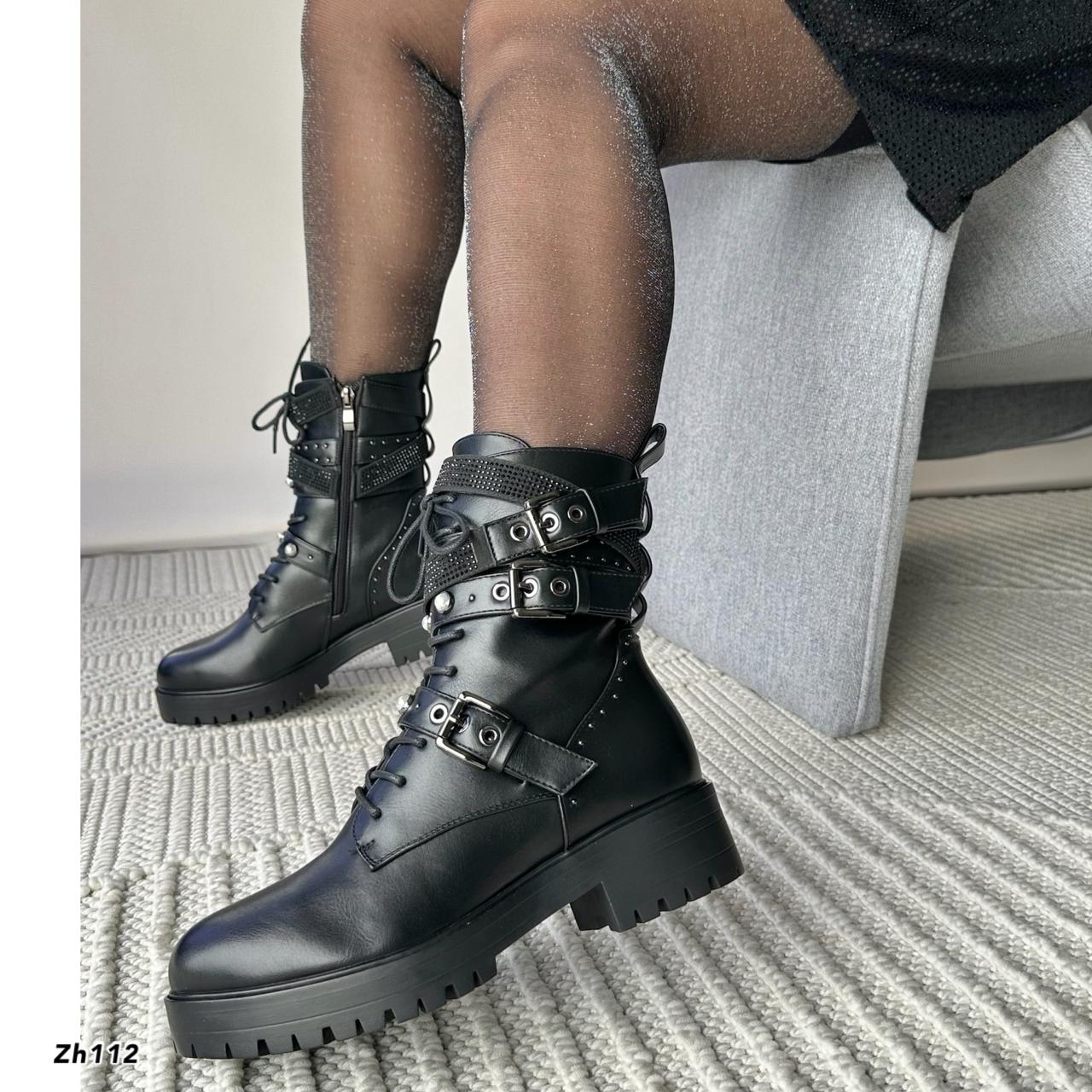 Botin negro apliques brillantes perlas correas suela 4cm  255-080