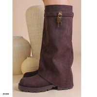 Bota caña alta cafe doblez detalle dorado tacon 4cm  52215  C - 103