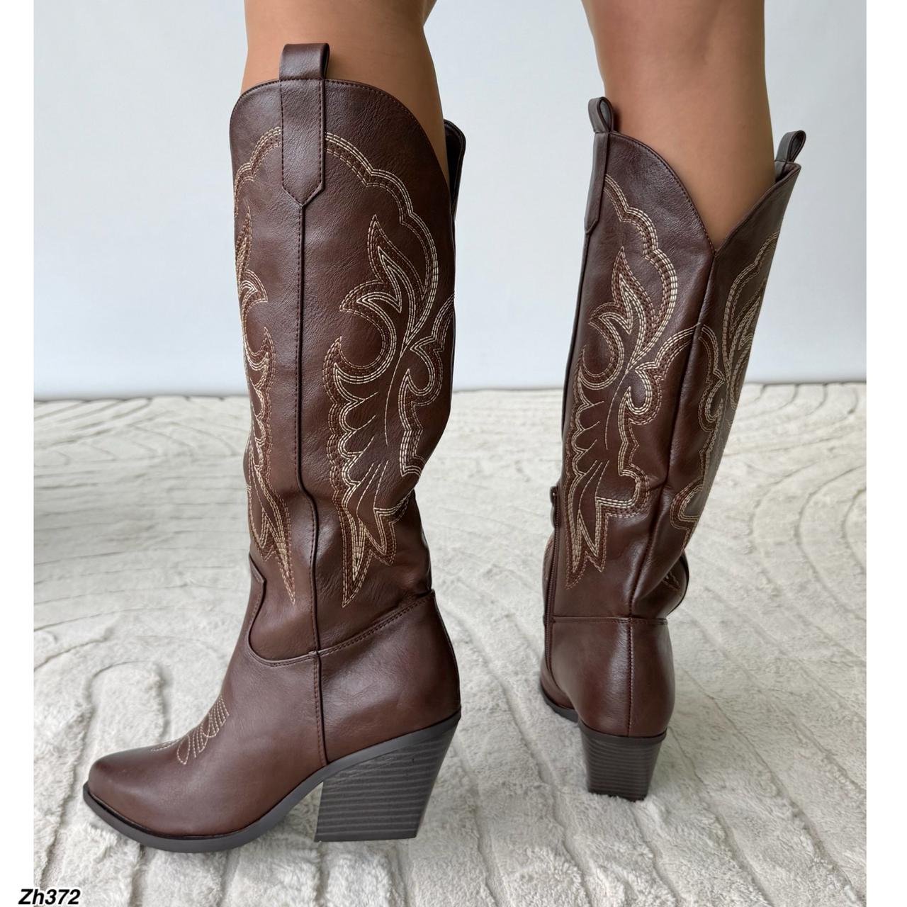 Bota texana café detalles beige tacon 7cm    J31  C-108