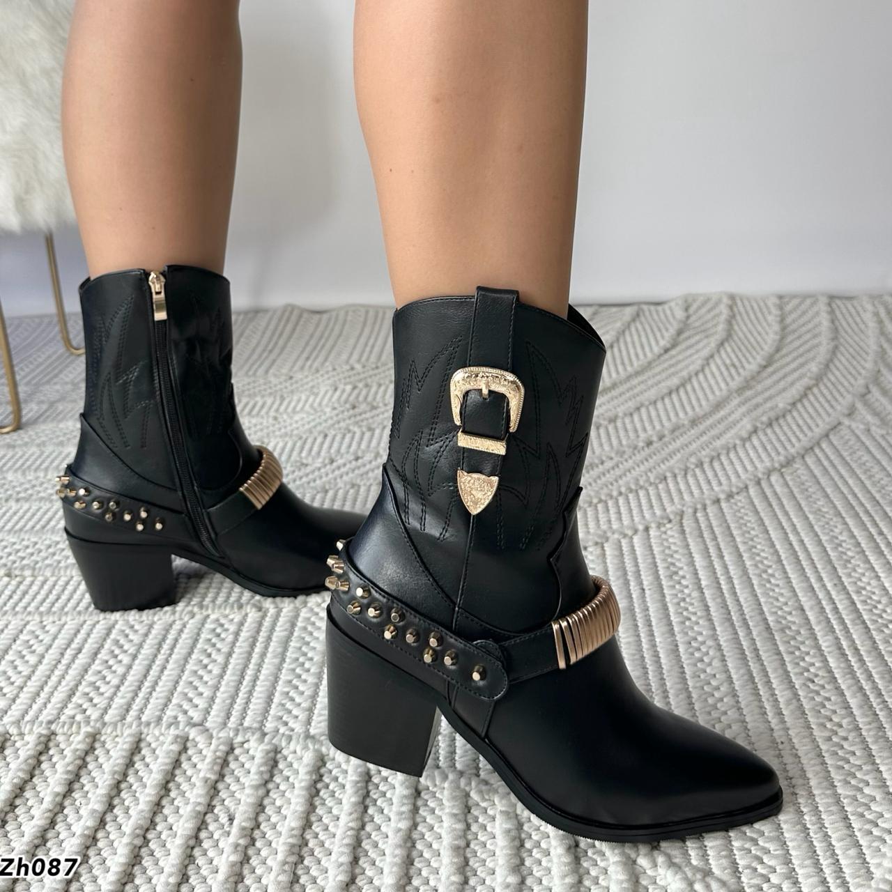 Botin texano negro apliques dorado tacon 6cm  255-141