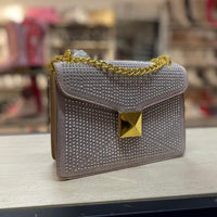 Bolso café apliques plateados detalle cadena dorada 20cm* 17cm* 5cm  3038#  C-B