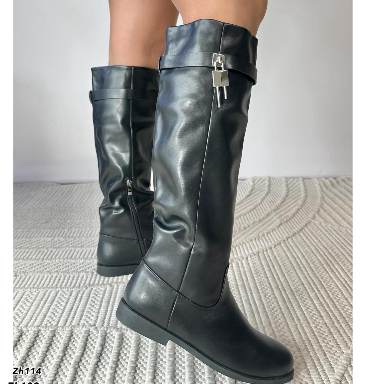 Bota caña alta negro detalle plateado suela 2cm   255-091