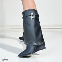 Bota caña media negro doblez apliques plateado tacon corrido 9cm  255-019