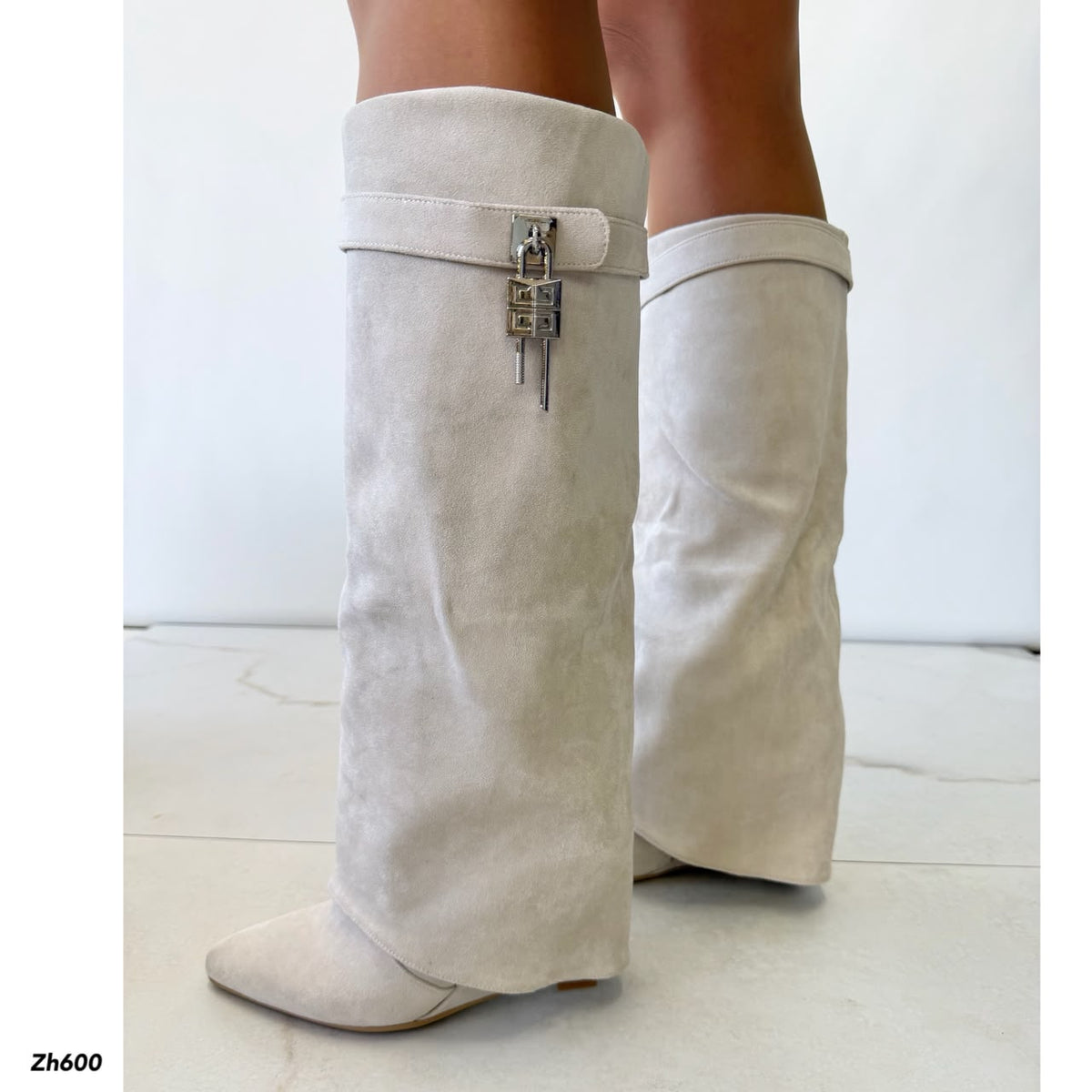 Bota caña alta beige doblez detalle plateado tacon corrido 9cm   HX2697-C1179
