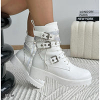 Botin blanco correas apliques plateado brillante suela 4cm  IS14-071