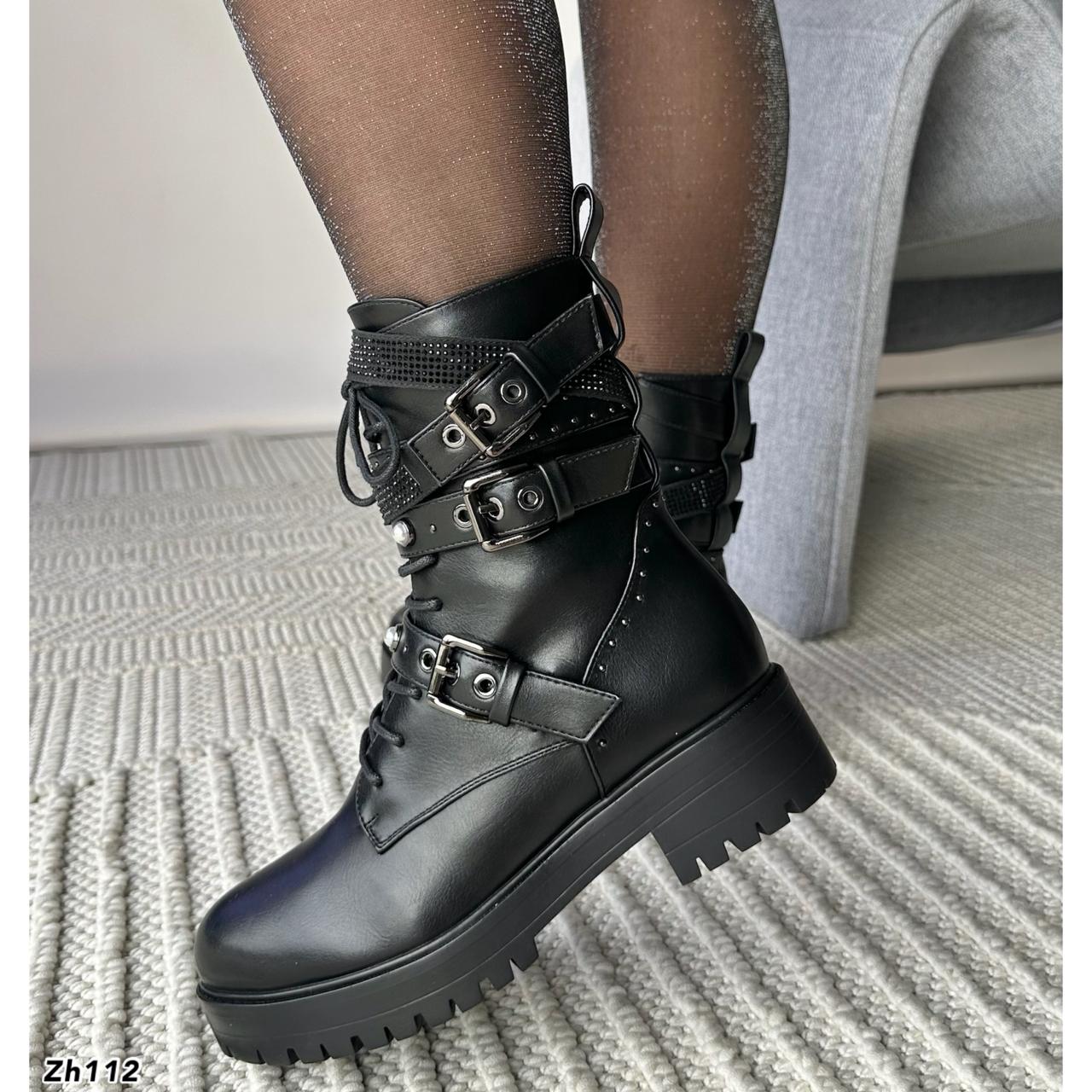 Botin negro apliques brillantes perlas correas suela 4cm  255-080