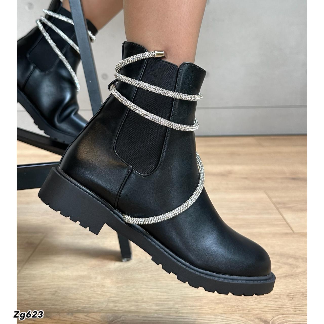 Botin negro apliques plateado brillante suela 3cm  E39  C-52