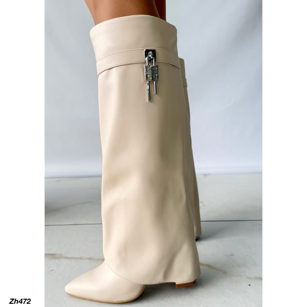 Bota caña alta beige doblez detalle plateado tacon 10cm  HX3079-B9527
