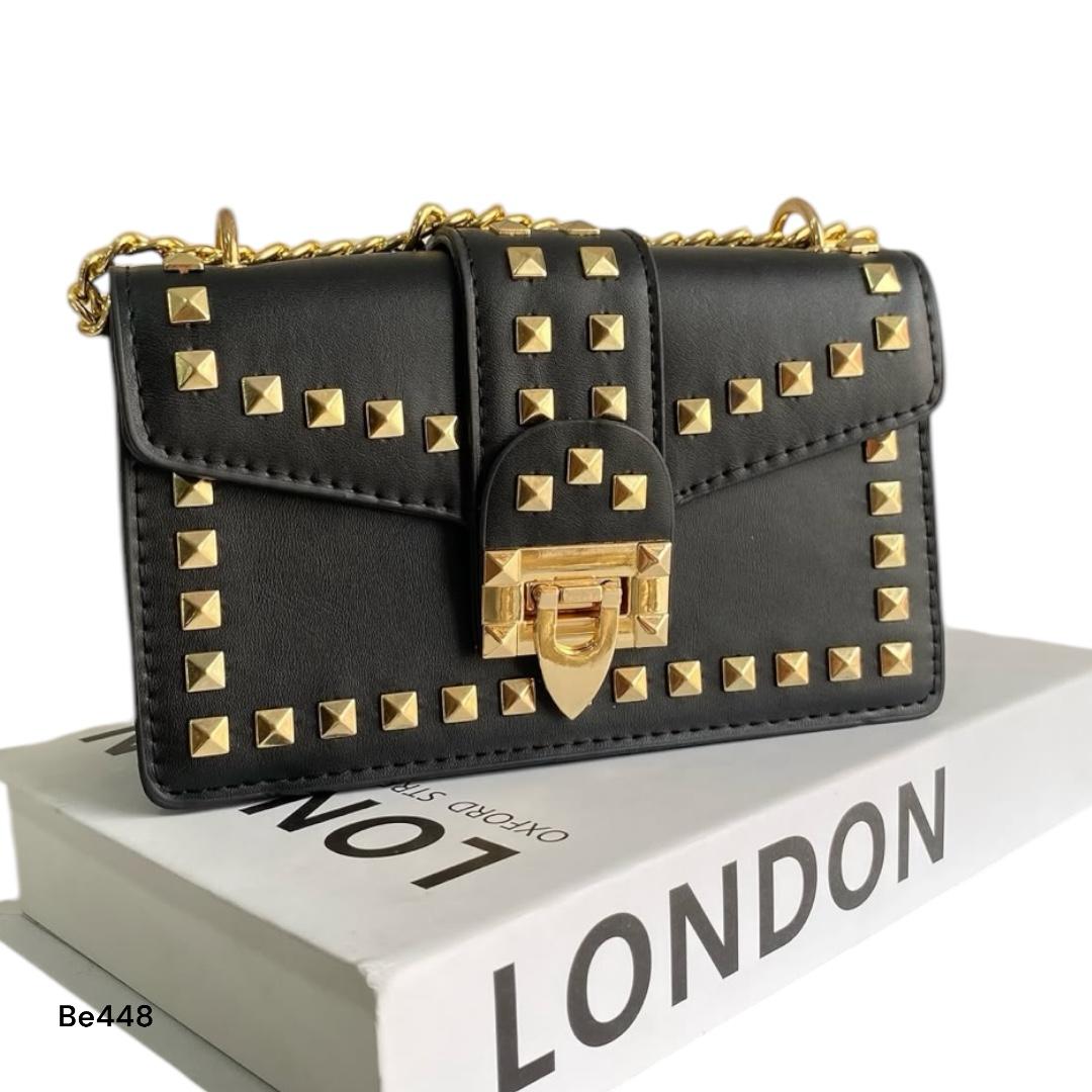 Bolso negro apliques cadena dorado  22cm* 15cm* 6cm  7010   C-B