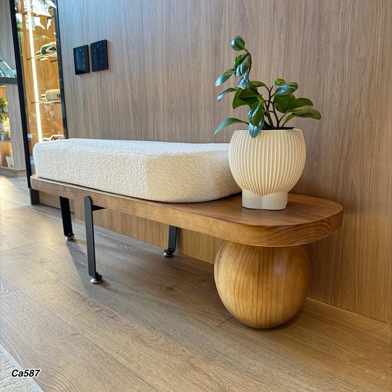 Banca color madera cojin blanco  120cm* 35cm* 45cm