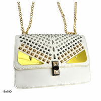 Bolso blanco apliques plateado ojos y cadena dorado  22cm* 9cm* 17cm  C- 23196-1
