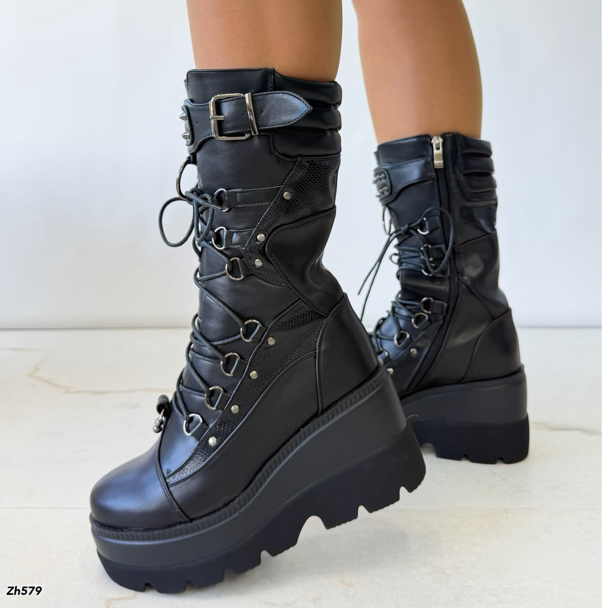 Bota negro detalle correa taches plomo plataforma 9cm   HX3351-B0198