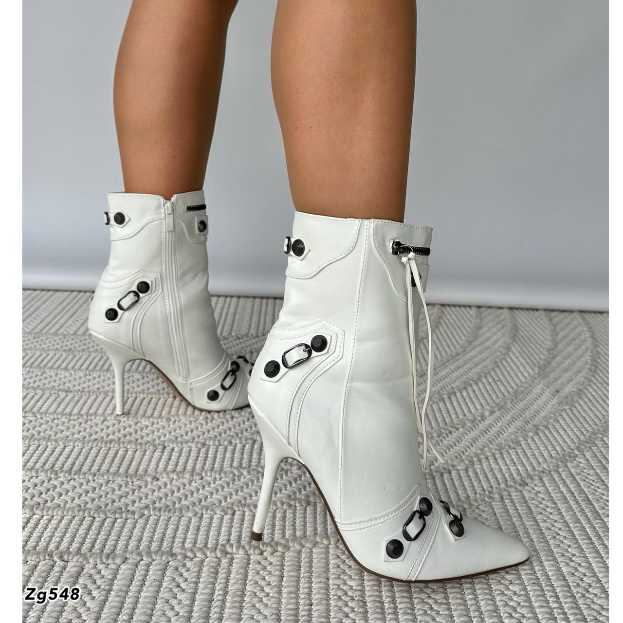 Botin blanco apliques tacon puntilla 11cm  L2831  C-92