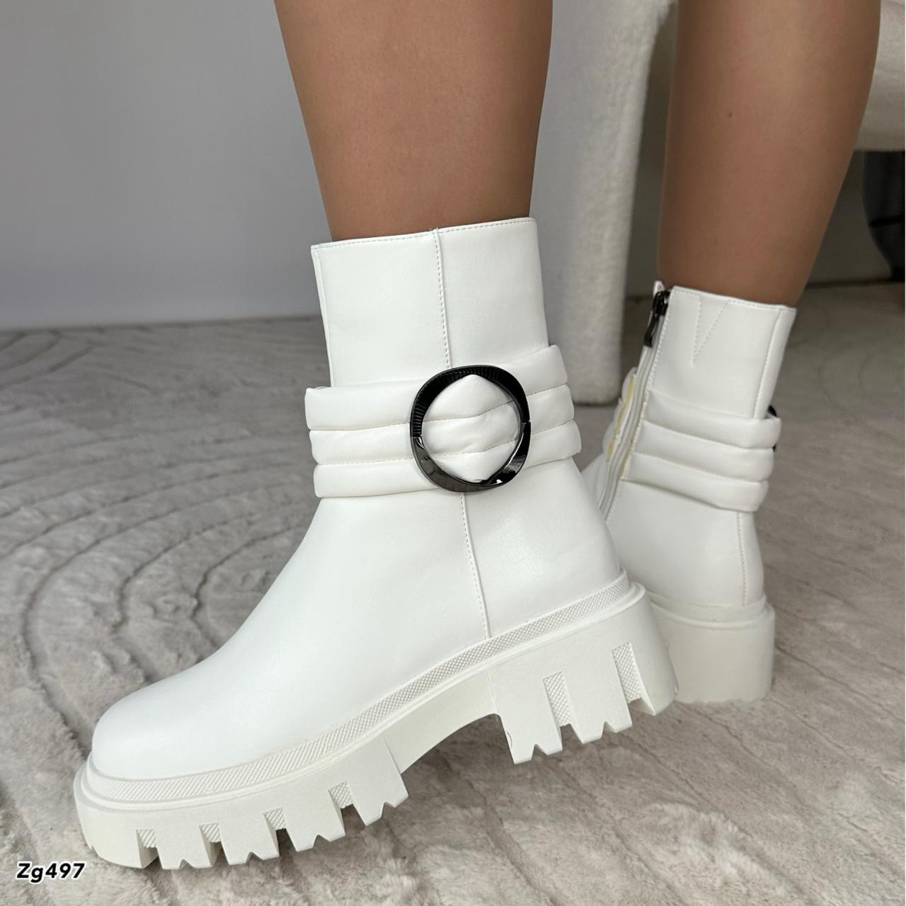 Botin blanco aplique negro tacon 5cm  7692-H353  C-F