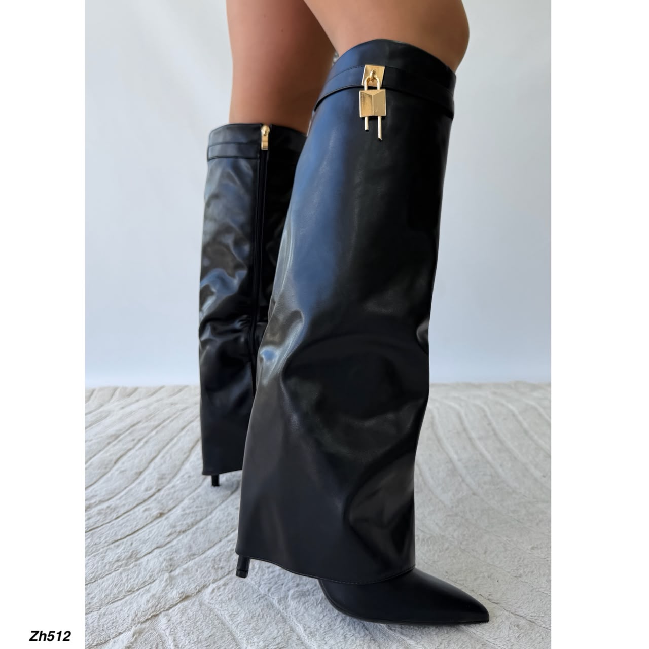 Bota caña alta negro doblez detalle dorado tacon puntilla 10cm   X8496   C-158