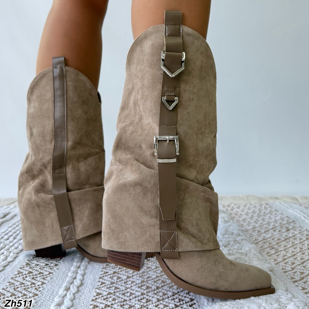 Bota texana beige doblez detalle correa tacon 9cm  A9852   C-160