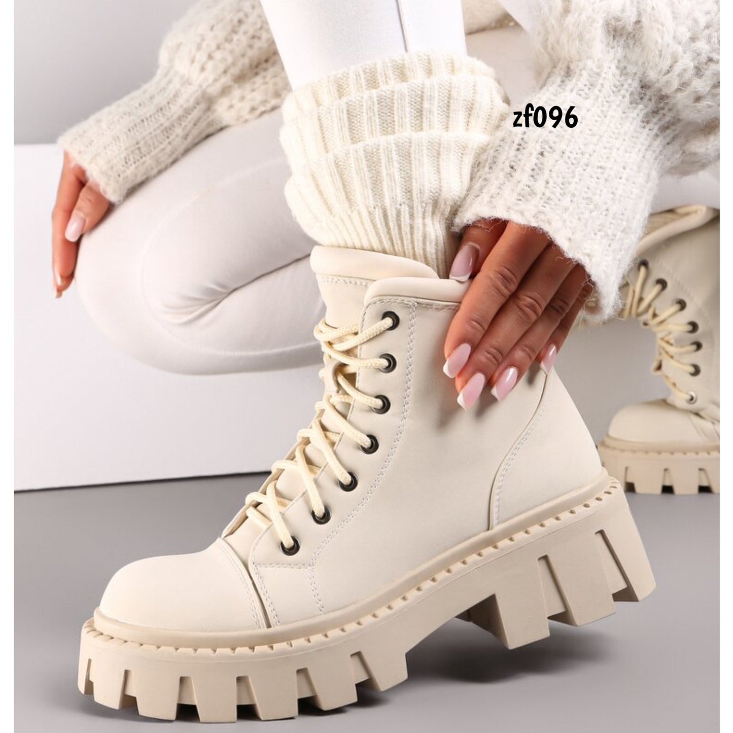 Botin beige suela 4cm     8591     C40