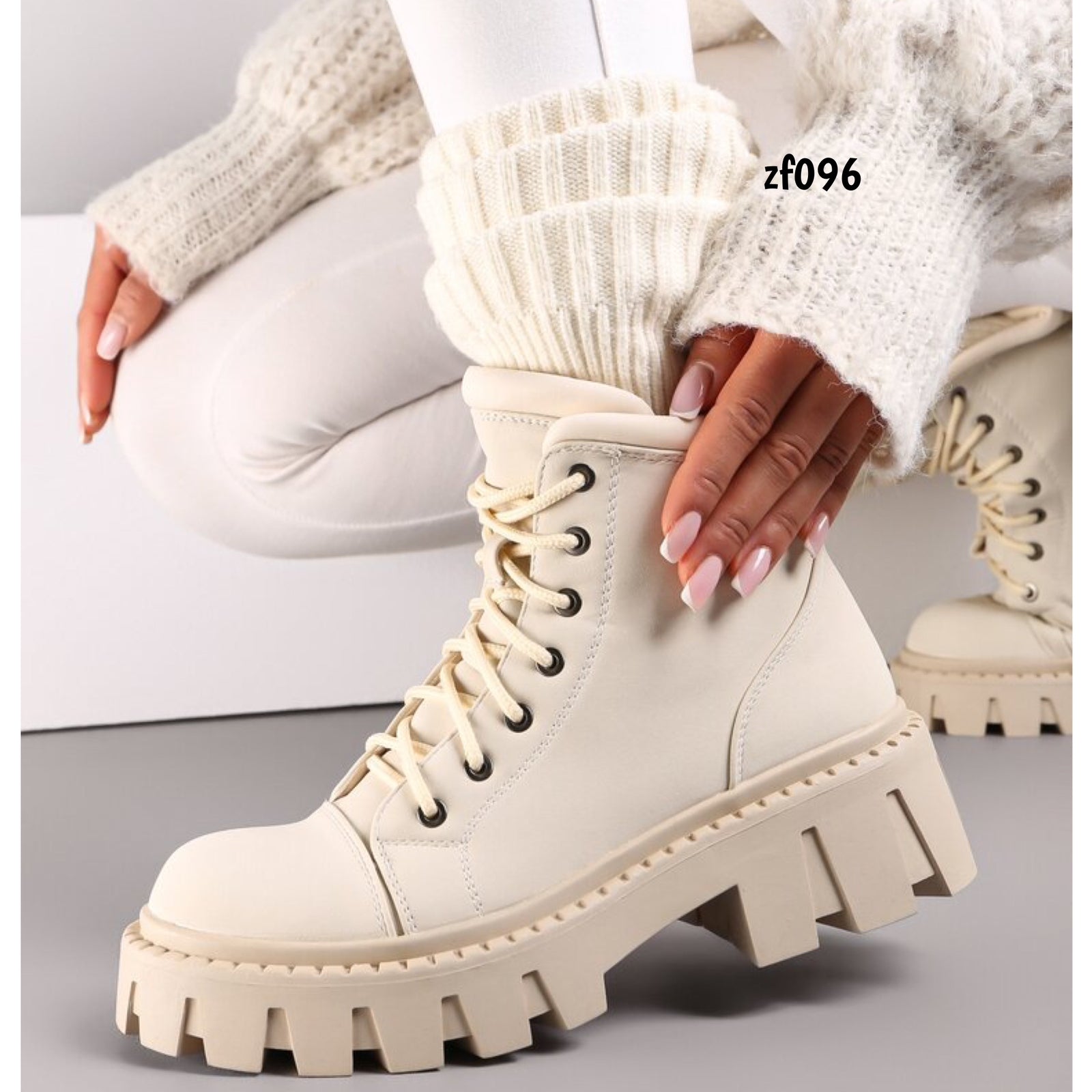 Botin beige suela 4cm     8591     C40