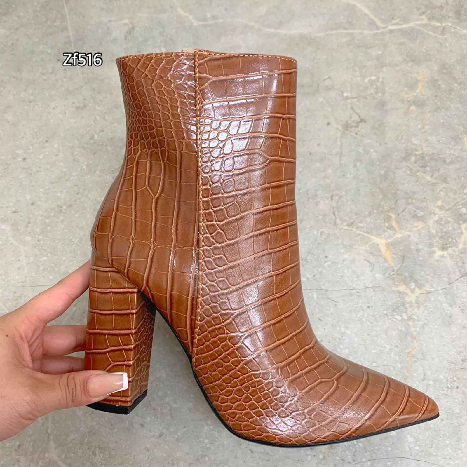 Botin textura café tacon 10cm  X8063  C34
