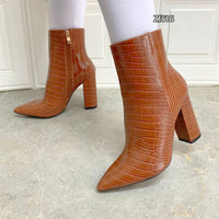Botin textura café tacon 10cm  X8063  C34