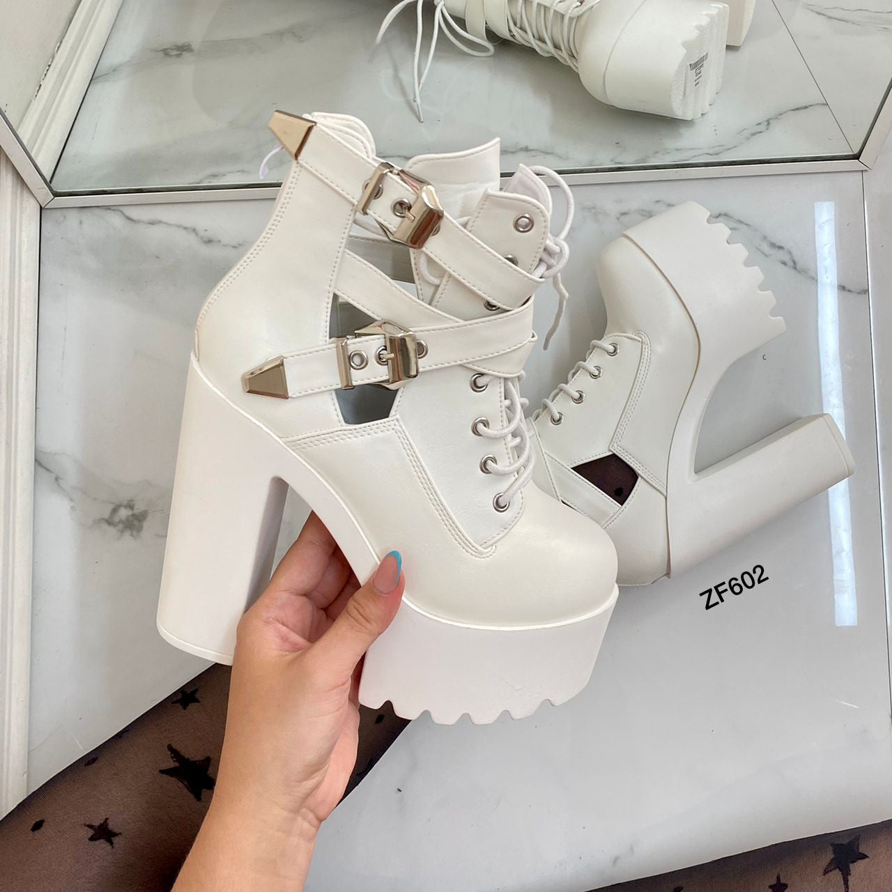 Botin blanco correas tacon 14cm    659-16   C-2