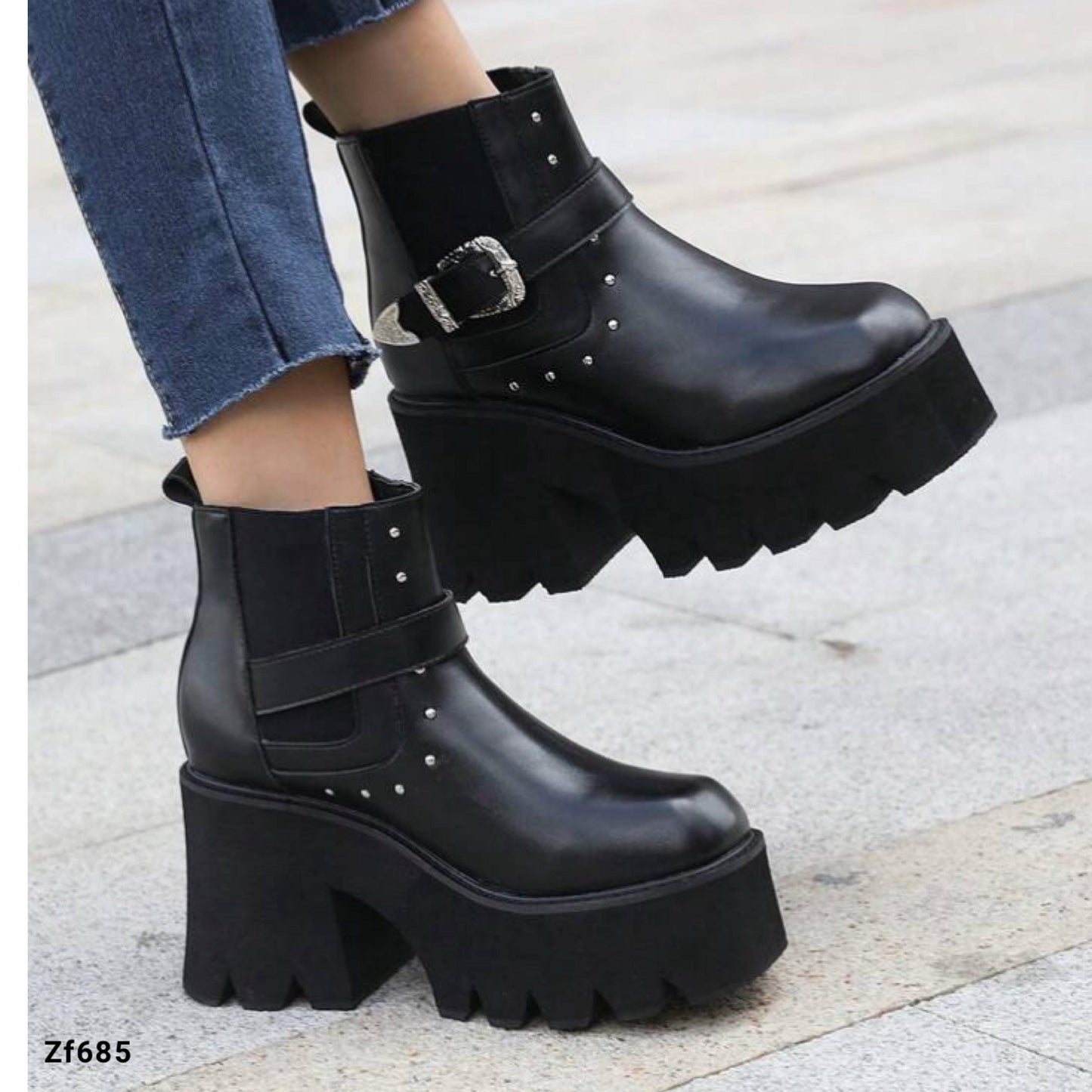 Botin negro apliques plateados plataforma 4cm tacon 8cm  6068-2  C-3