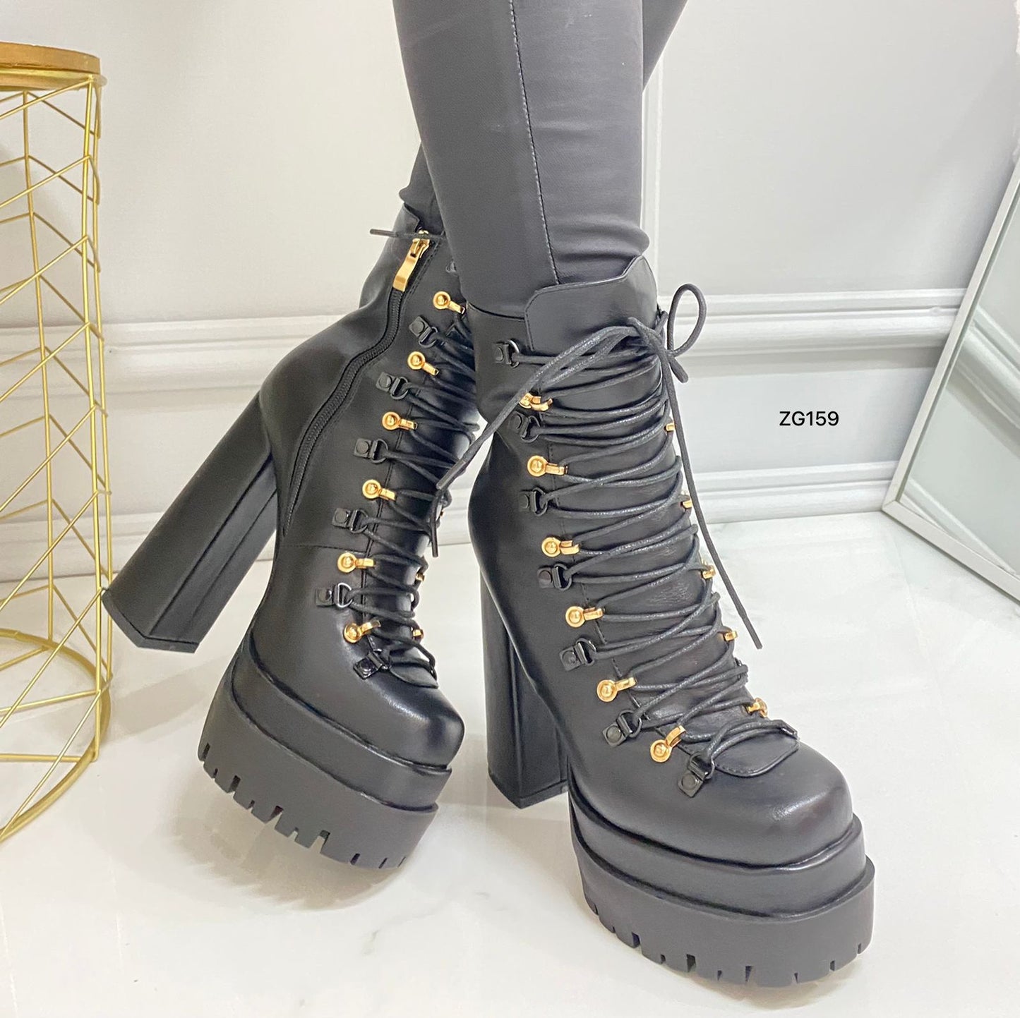 Botin negro detalles dorado plataforma 5cm tacon 14cm  BTC08#  C-1