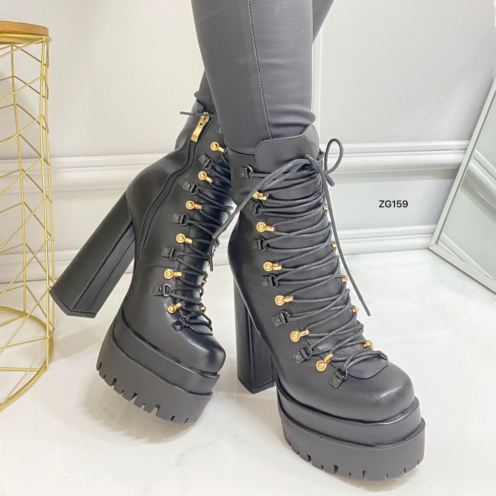 Botin negro detalles dorado plataforma 5cm tacon 14cm  BTC08#  C-1