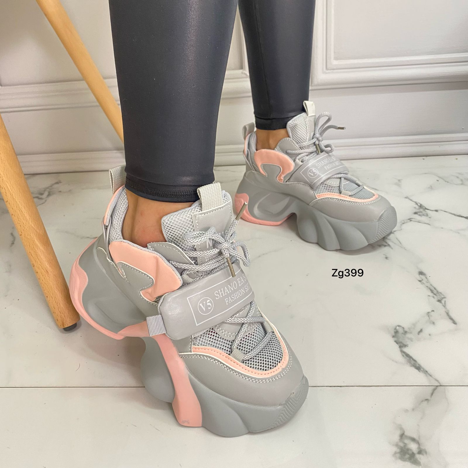 Tenis gris detalles rosado suela 7cm  338  C-2