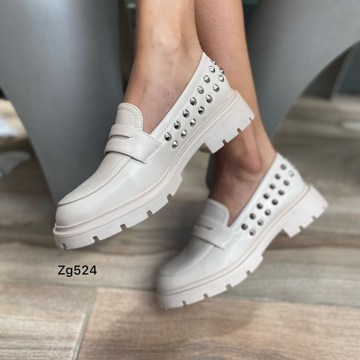 Mocasine beige apliques plateado suela 3cm A77-773  C-95