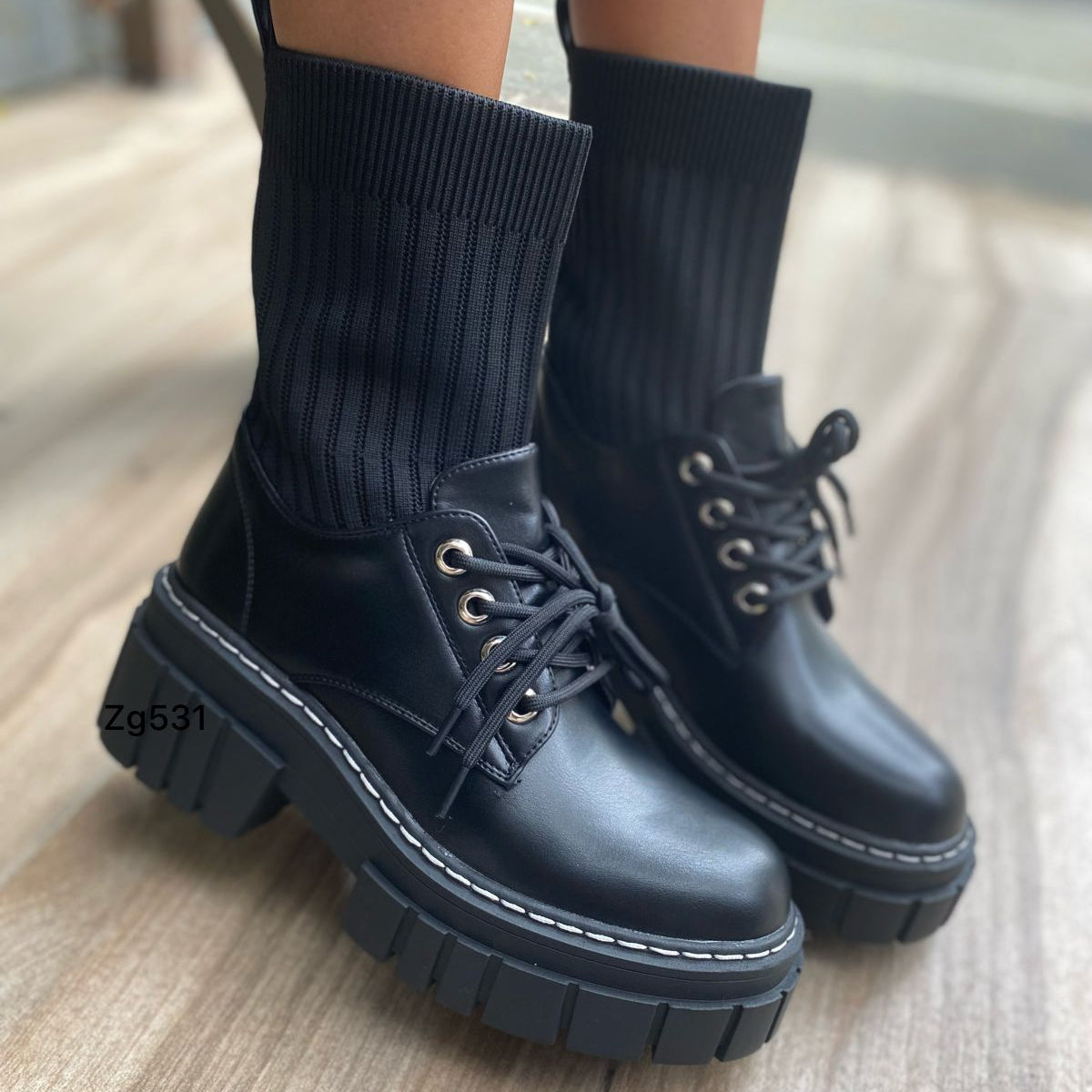 Botin negro detalle resorte suela 6cm   C-182  C-83