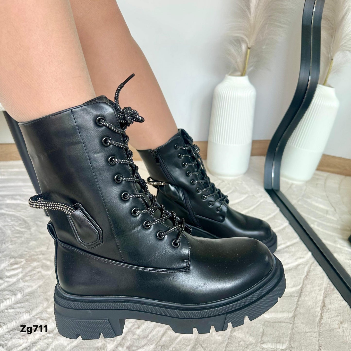 Botin negro cordon con apliques brillantes suela 5cm  2023-N52   C-79