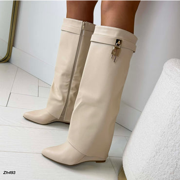 Bota caña alta beige doblez detalle plateado tacon corrido 9cm  SM570  C-157