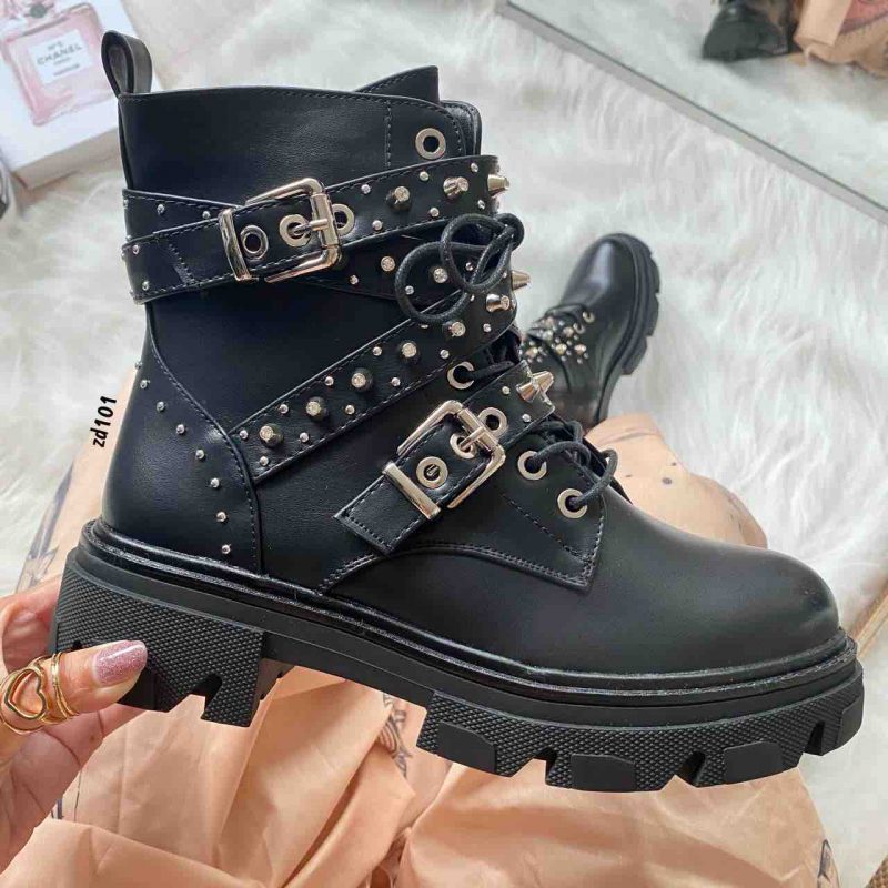 BOTIN COMPRA 55 SM516 NEGRO CUATRO CORREAS APLIQUES PLATEADO CORDON FRONTAL CIERRE LATERAL TACON 4 CM