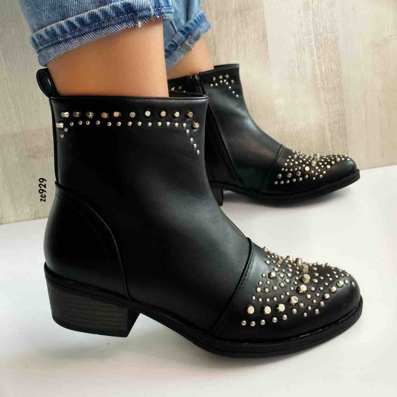 Botin Compra142 Q630 negro con apliques en la parte de adelante y en la parte superior de la bota cierre lateral tacon 5cm - Image 2