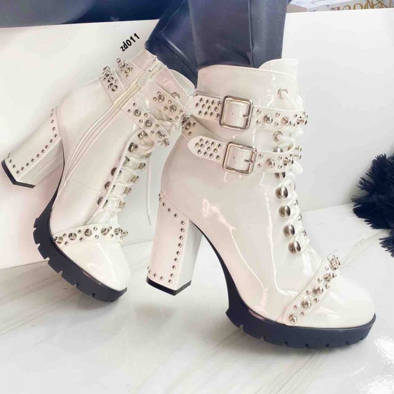 Botin R516 Compra 10 Blanco  charol tres correas apliques plateados cordones fronral tacon 10