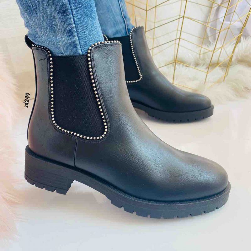 Botin Compra 73 888-1 Negro resorte lateral apliques plateados tacon de 5cm - Image 2