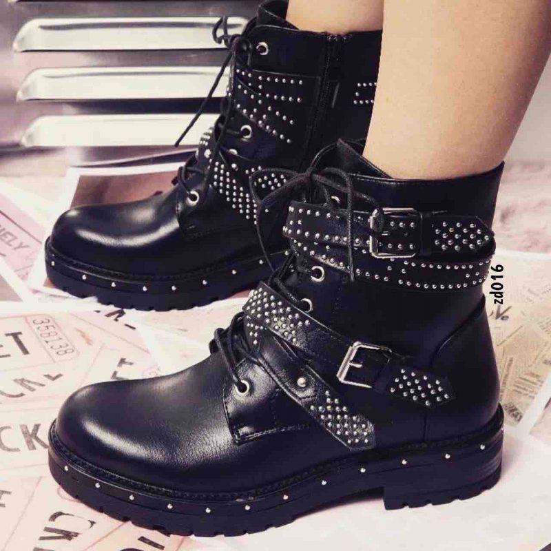 Botin M656 Comrpa 17 Negro cuatro correas cordon frontal cierre lateral apliques platedos en correa tacon 3