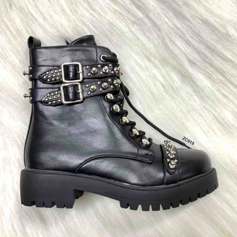 Botin Compra131 S8AX9021-6 negro dos correas con taches una correa en la punta con taches cordones frontales cierre lateral suela 4cm