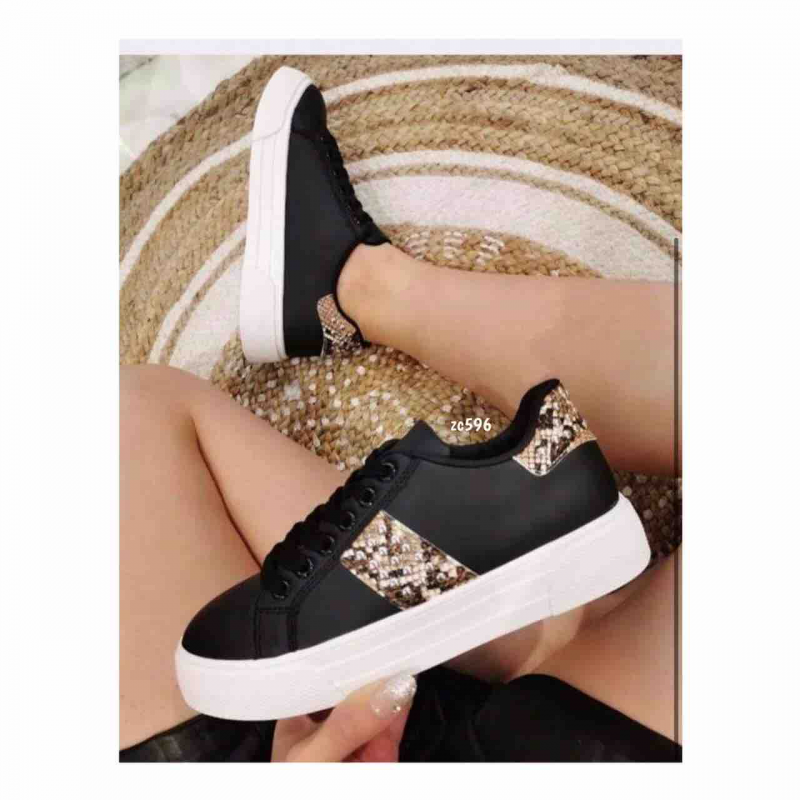 Tenis Compra 45 Negro parte piton apliques dorados cordon frontal