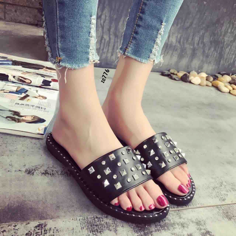 Sandalia  Compra 8820 Negro apliques plateados tacon 2