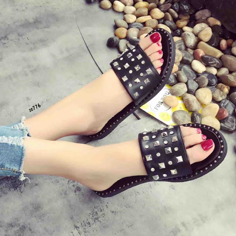 Sandalia  Compra 8820 Negro apliques plateados tacon 2 - Image 3