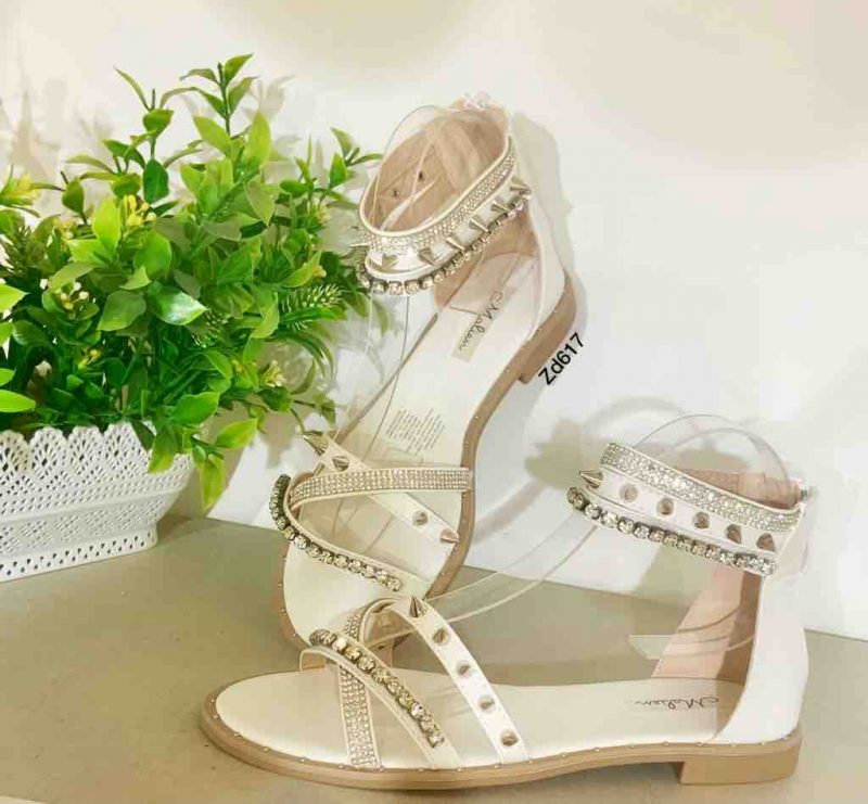 Sandalia Compra 24 Blanca Seis correas apliques circulares y taches cierre atrás tacon 1Cm