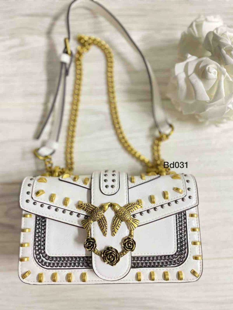 Bolso Blanco aplique dorado plomo hebilla colibri cadena dorada 20Cm*12Cm 6001