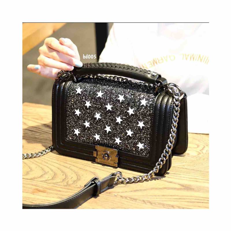 Bolso Compra 803A Negro parte frontal estrellas blancas cadena plomo 21Cm*13Cm